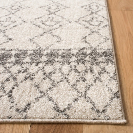 Safavieh Tulum 4'-0" x 6'-0" Rug in Ivory / Grey