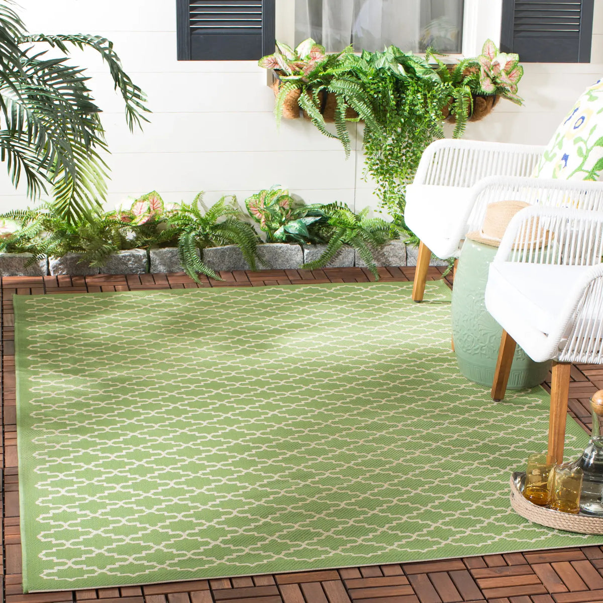 Safavieh Courtyard 4'-0" x 5'-7" Rug in Green / Beige