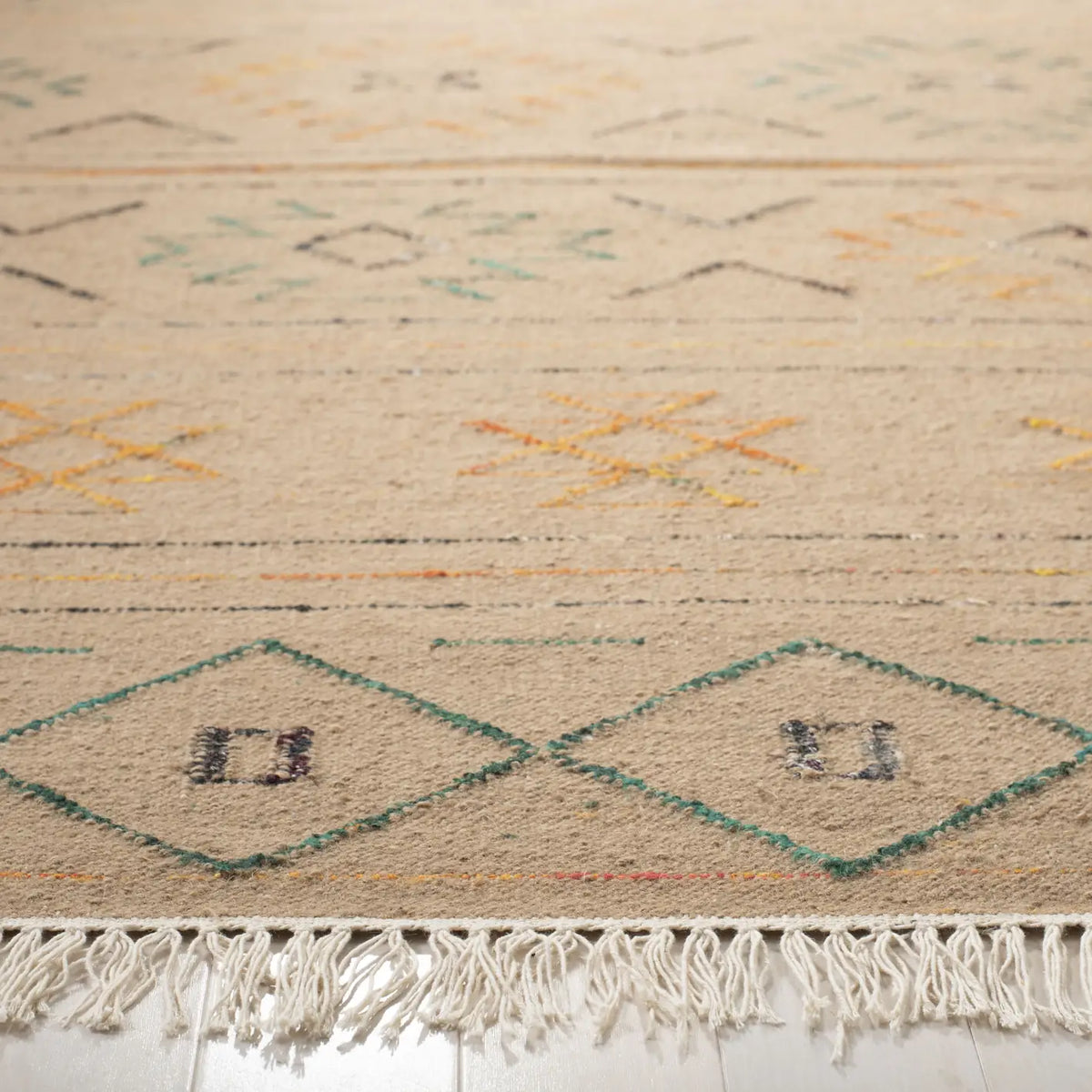 Safavieh Safari 5'-0" x 8'-0" Rug in Multi