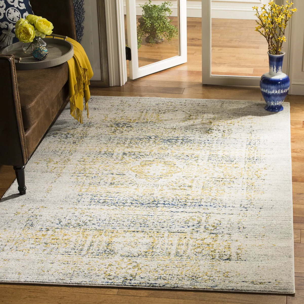 Safavieh Evoke 4'-0" x 6'-0" Rug in Ivory / Blue