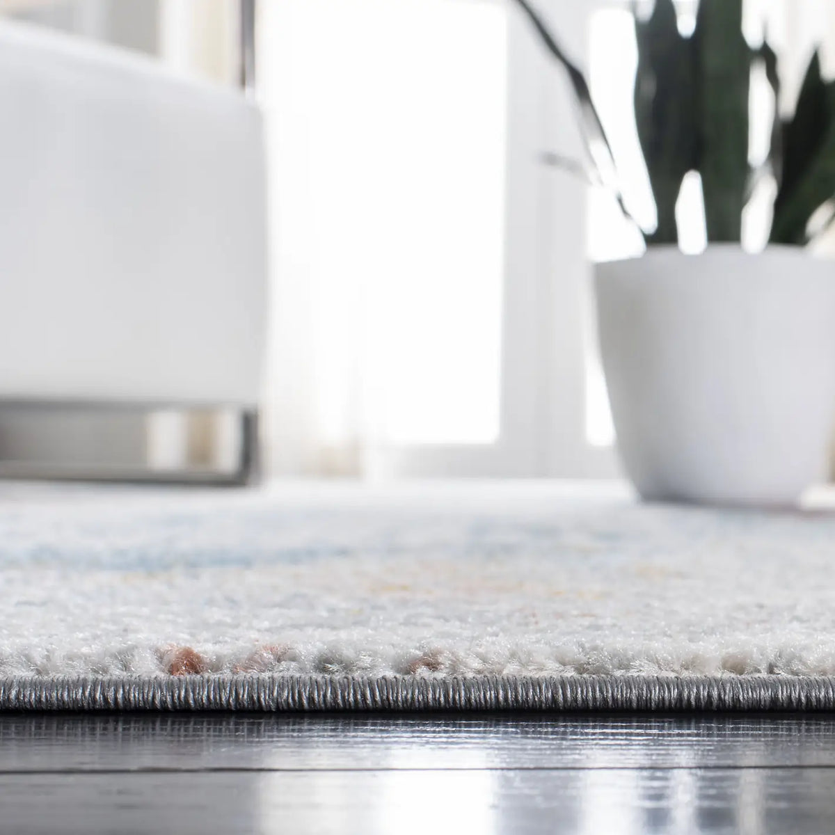 Safavieh Tulum 4'-0" x 6'-0" Rug in Ivory / Dark Blue