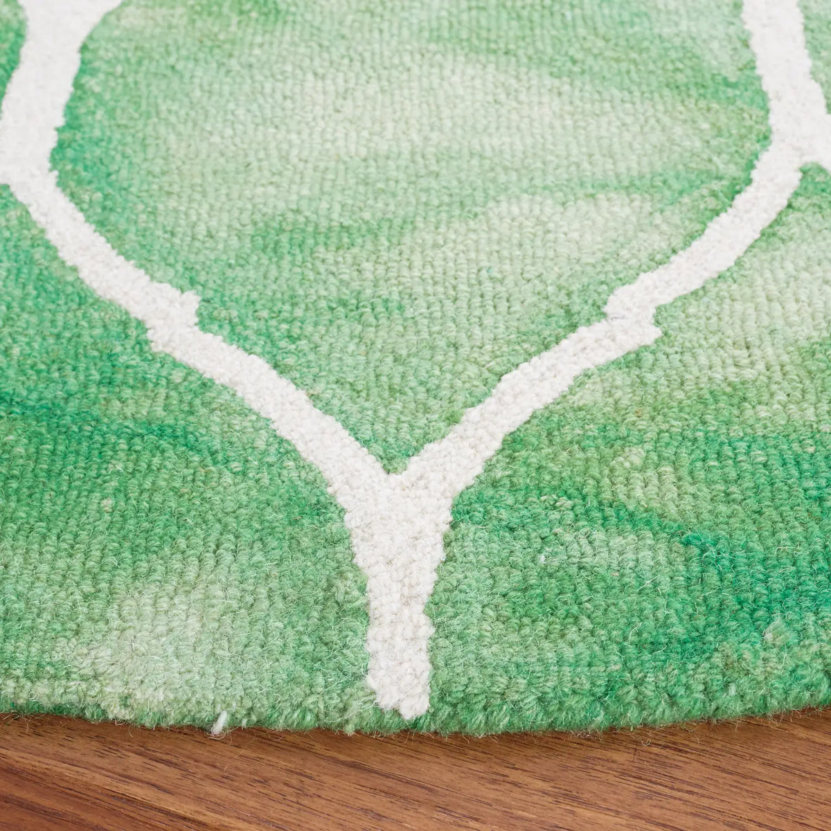 Safavieh Dip Dye 7'-0" x 7'-0" Rug in Green / Ivory