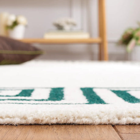 Safavieh Metro 4'-0" x 6'-0" Rug in Ivory / Green