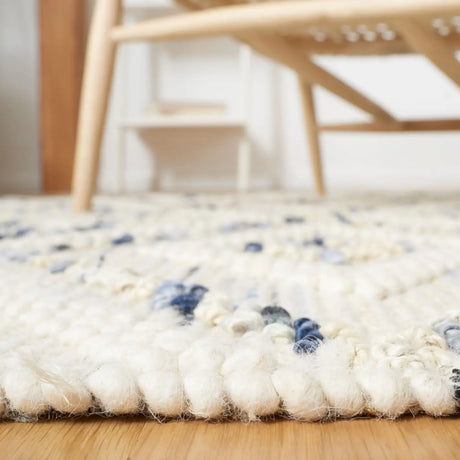 Safavieh Natura 4'-0" x 6'-0" Rug in Ivory / Blue