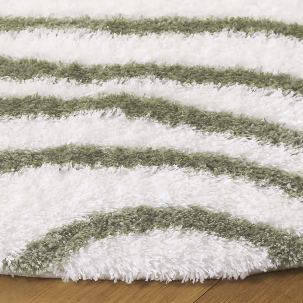 Safavieh Tahoe Shag 6'-7" x 6'-7" Rug in Ivory / Green