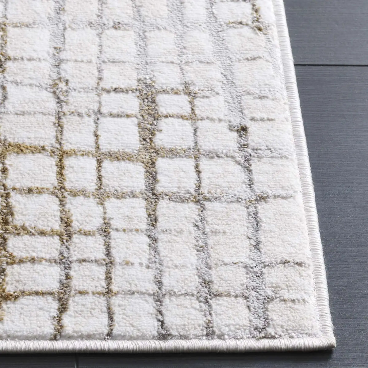 Safavieh Orchard 4'-0" x 6'-0" Rug in Gold / Ivory