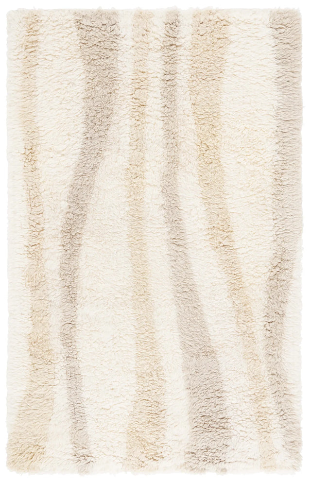Safavieh Casablanca 4'-0" x 6'-0" Rug in Ivory / Beige