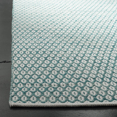 Safavieh Montauk 4'-0" x 6'-0" Rug in Aqua / Ivory