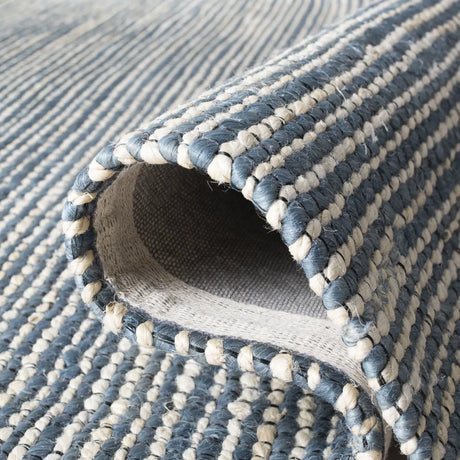 Safavieh Marbella 4'-0" x 6'-0" Rug in Blue / Ivory