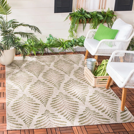 Safavieh Courtyard 4'-0" x 5'-7" Rug in Beige / Green