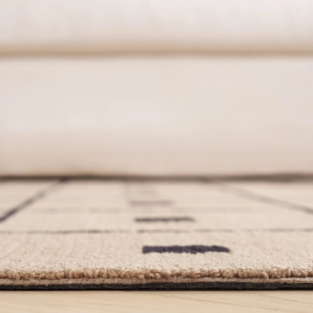 Safavieh Martha Stewart 300 8'-0" x 10'-0" Rug in Beige / Black