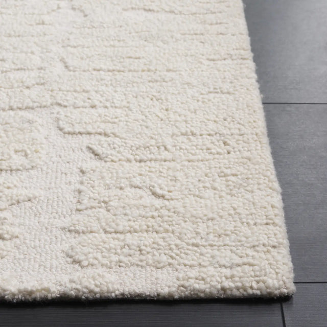 Safavieh Casablanca 4'-0" x 6'-0" Rug in Ivory