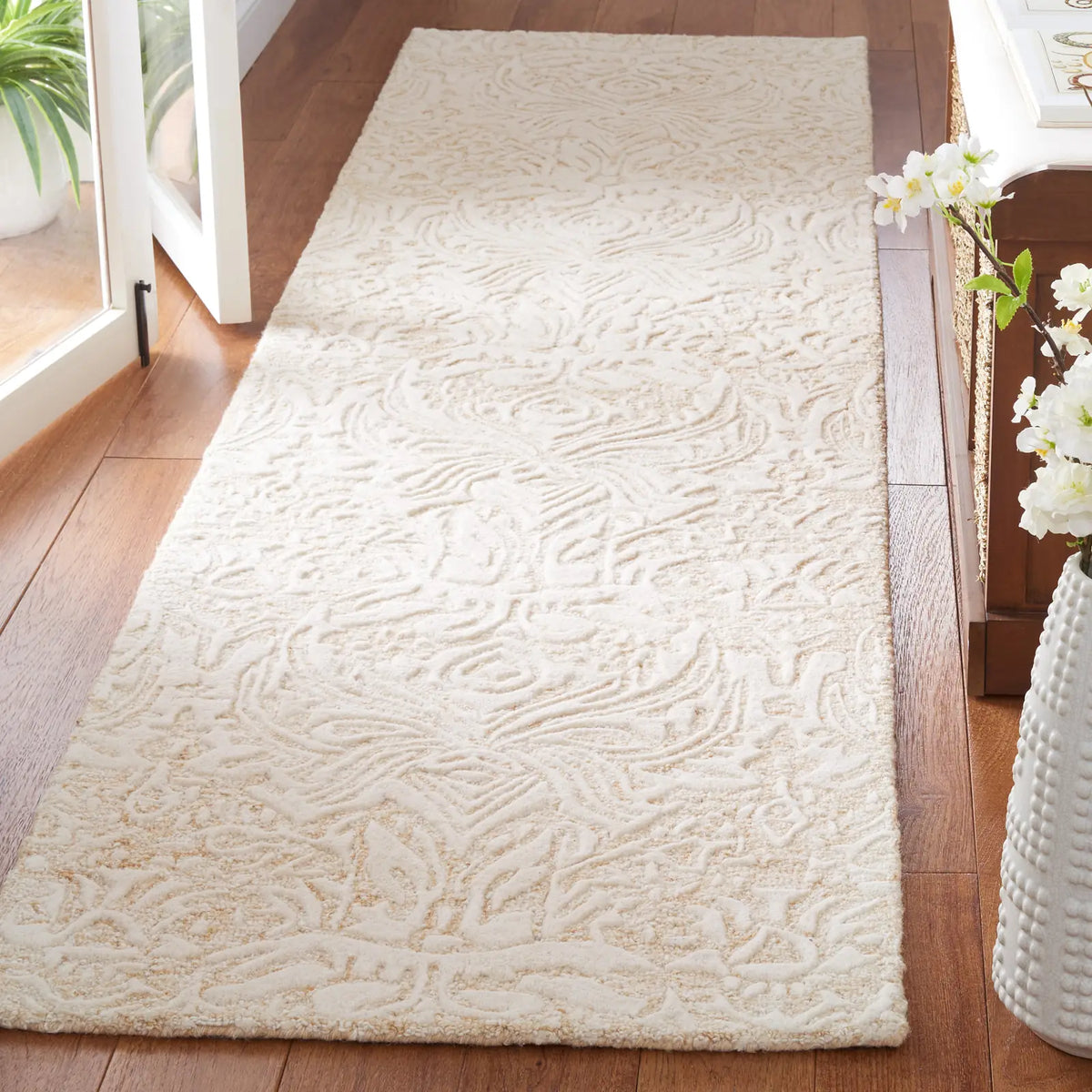 Safavieh Metro 2'-3" x 9'-0" Rug in Gold / Ivory