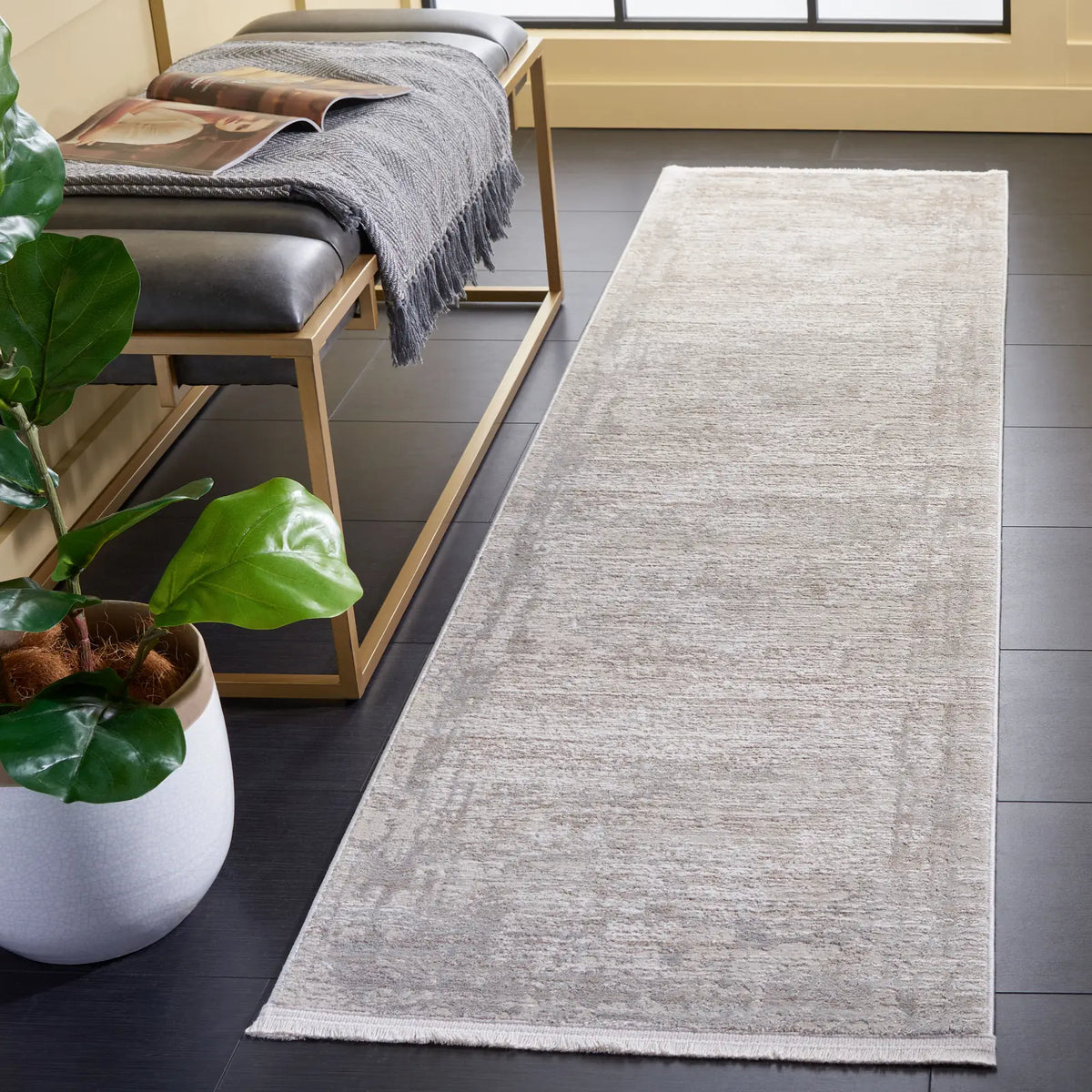Safavieh Platinum 2'-2" x 8'-0" Rug in Grey / Beige