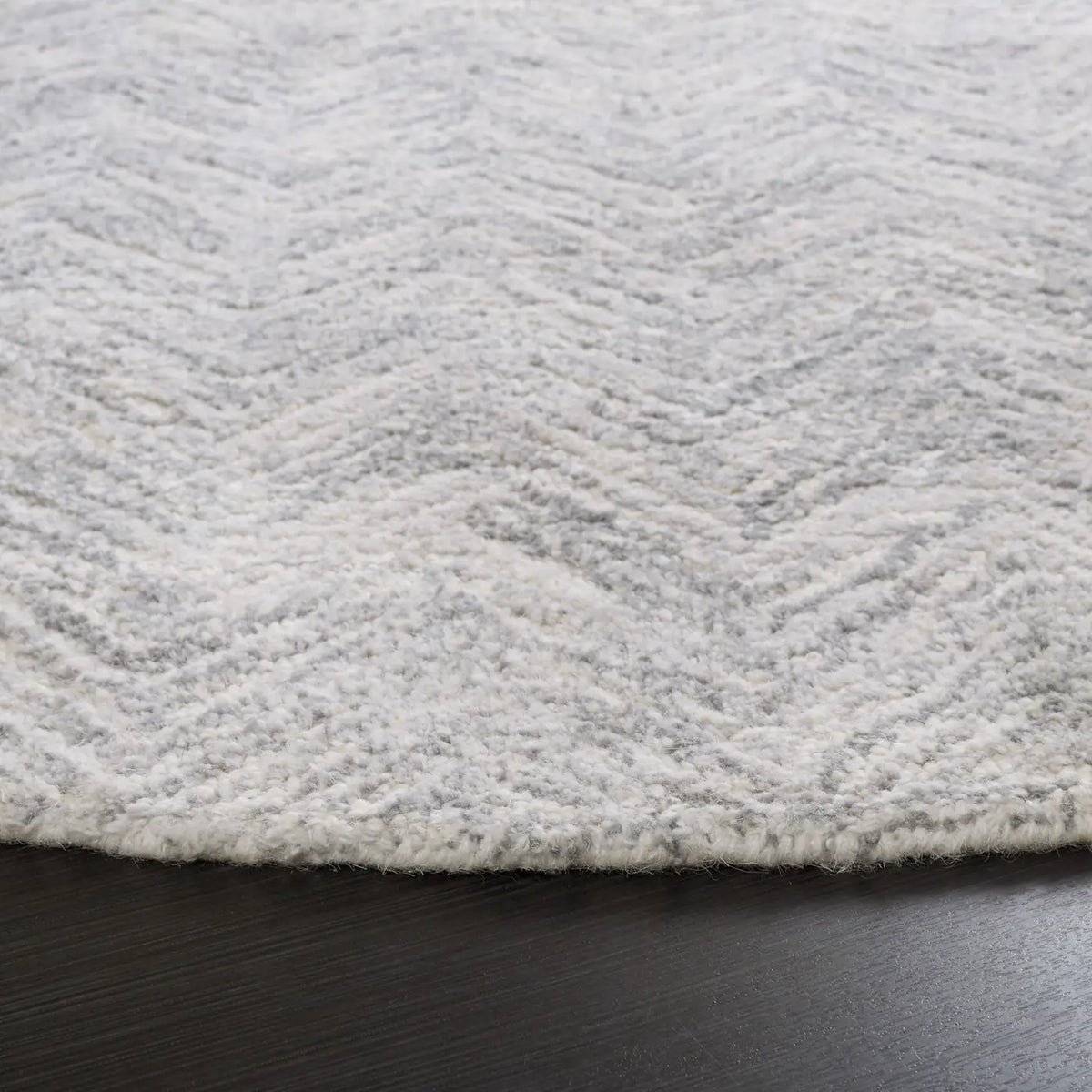 Safavieh Metro 6'-0" x 6'-0" Rug in Silver