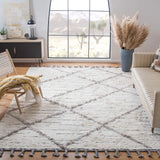Safavieh Kenya 6'-0" x 9'-0" Rug in Ivory / Grey
