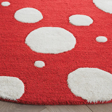 Safavieh Cambridge 6'-0" x 6'-0" Rug in Red / Ivory