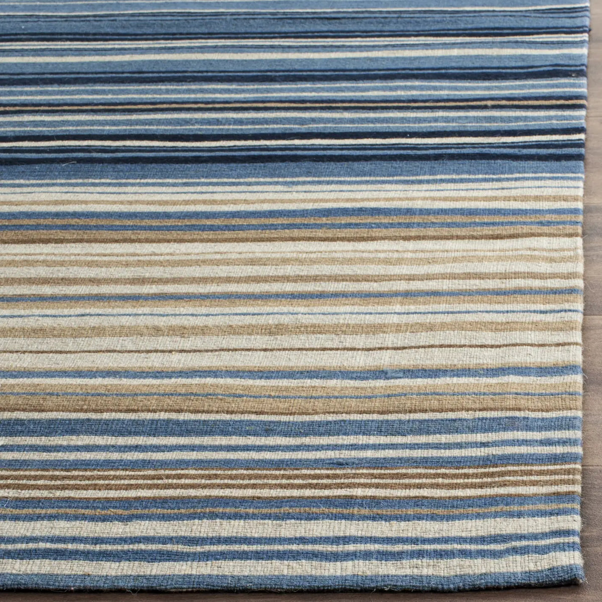 Safavieh Marbella 5'-0" x 8'-0" Rug in Blue / Multi
