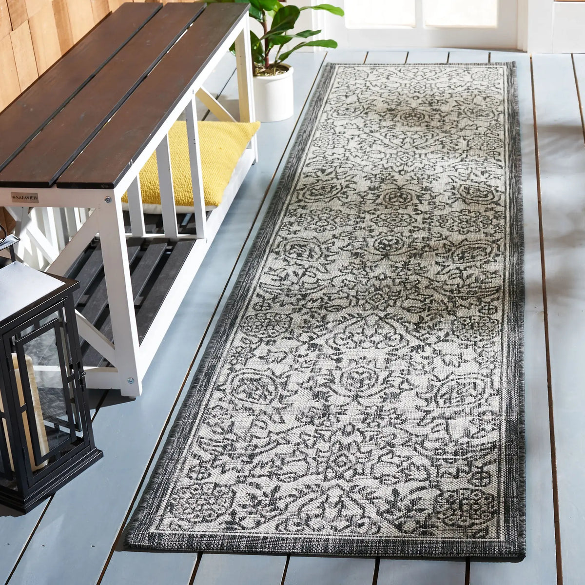 Safavieh Courtyard 2'-2" x 9'-0" Rug in Grey / Black