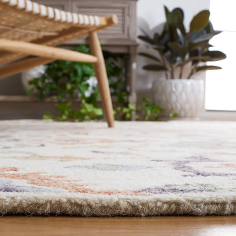 Safavieh Metro 4'-0" x 6'-0" Rug in Ivory / Green