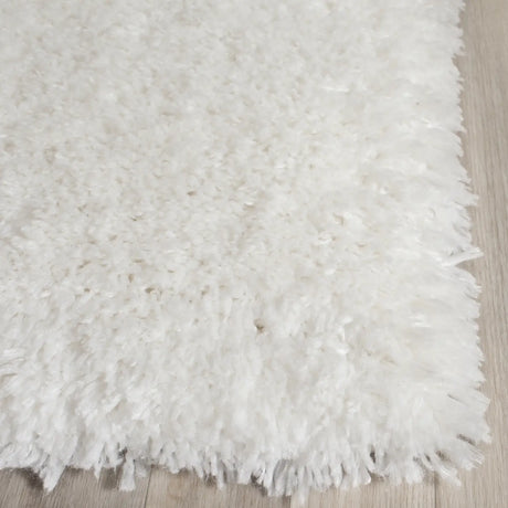 Safavieh Indie Shag 6'-7" x 9'-2" Rug in Creme