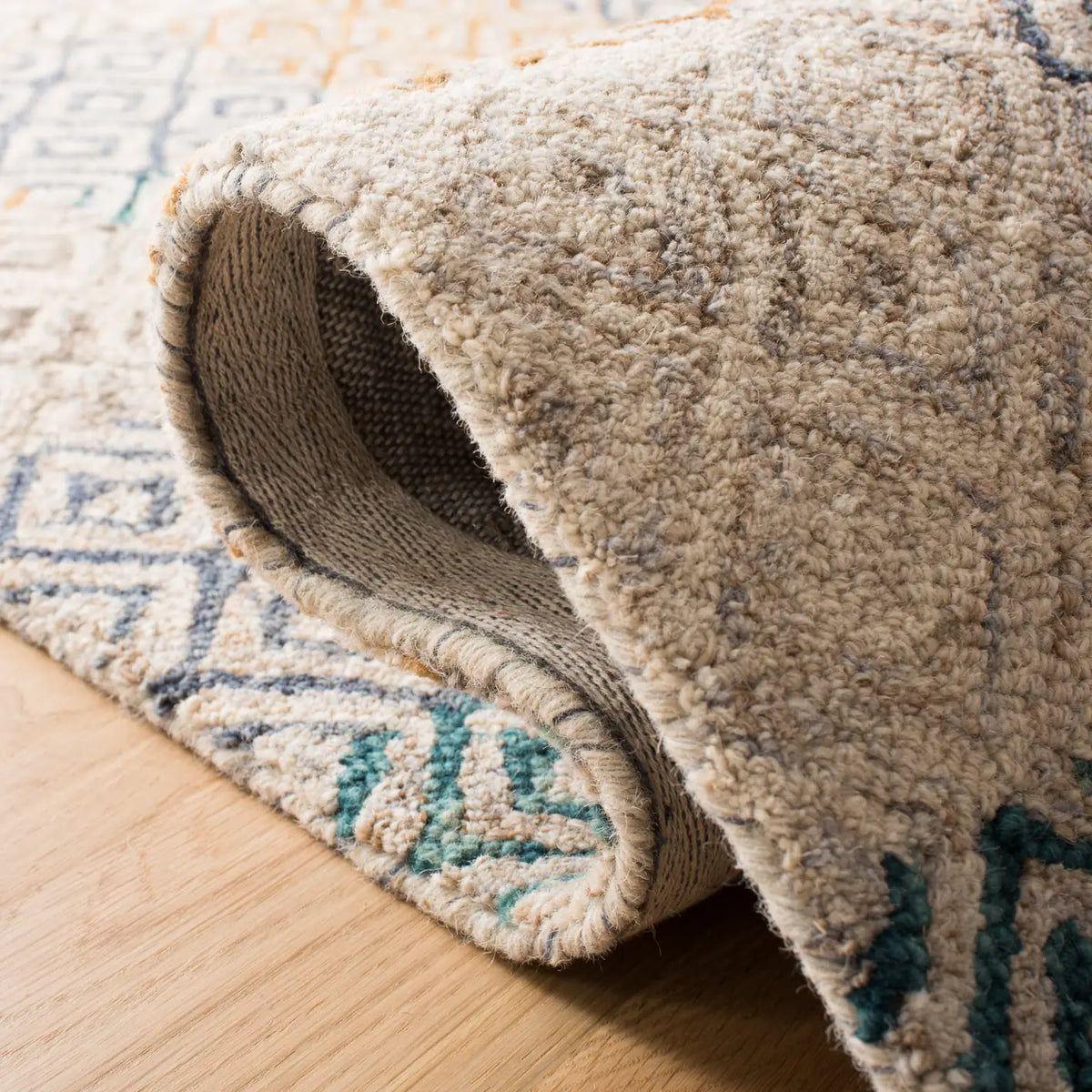 Safavieh Aspen 4'-0" x 6'-0" Rug in Blue / Gold