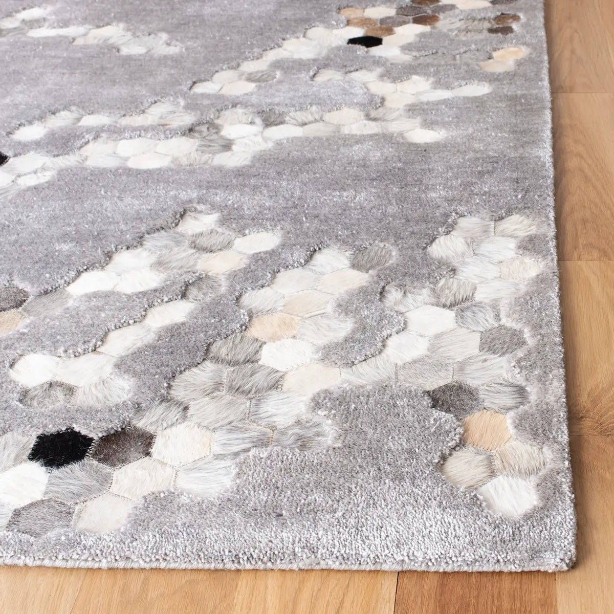 Safavieh Manhattan 5'-0" x 8'-0" Rug in Grey / Ivory