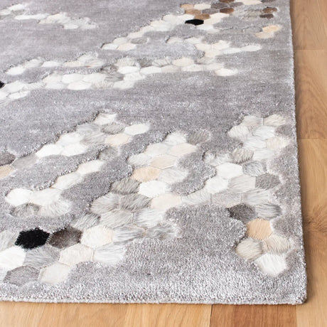 Safavieh Manhattan 5'-0" x 8'-0" Rug in Grey / Ivory