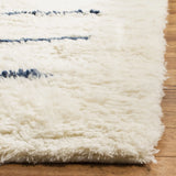 Safavieh Kenya 4'-0" x 6'-0" Rug in Ivory / Navy