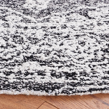 Safavieh Metro 6'-0" x 6'-0" Rug in Ivory / Black