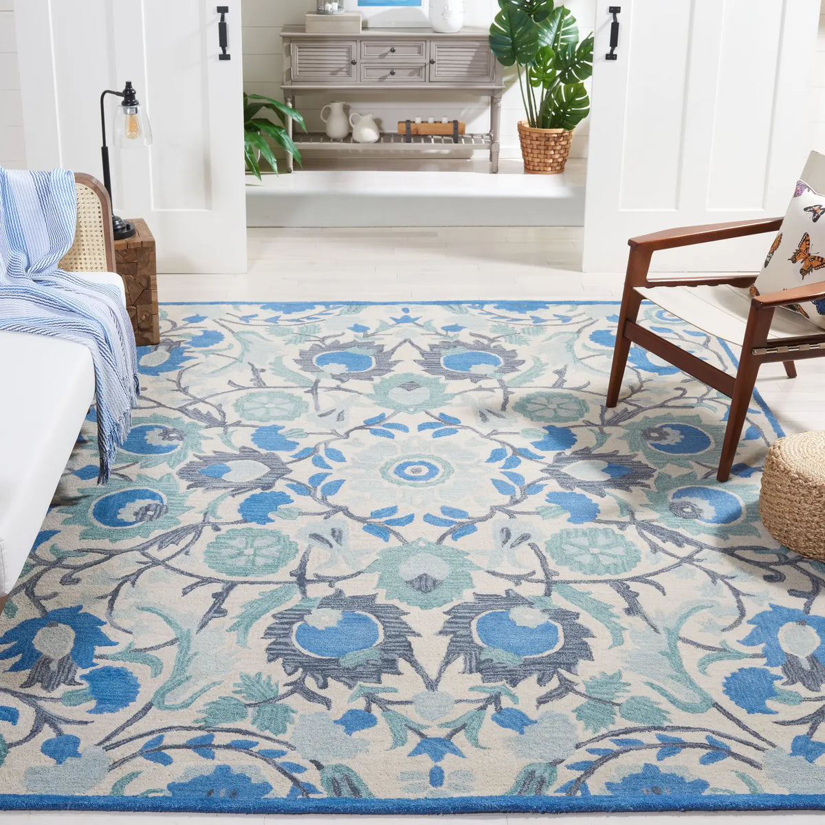 Safavieh Antiquity 9'-6" x 13'-6" Rug in Ivory / Blue