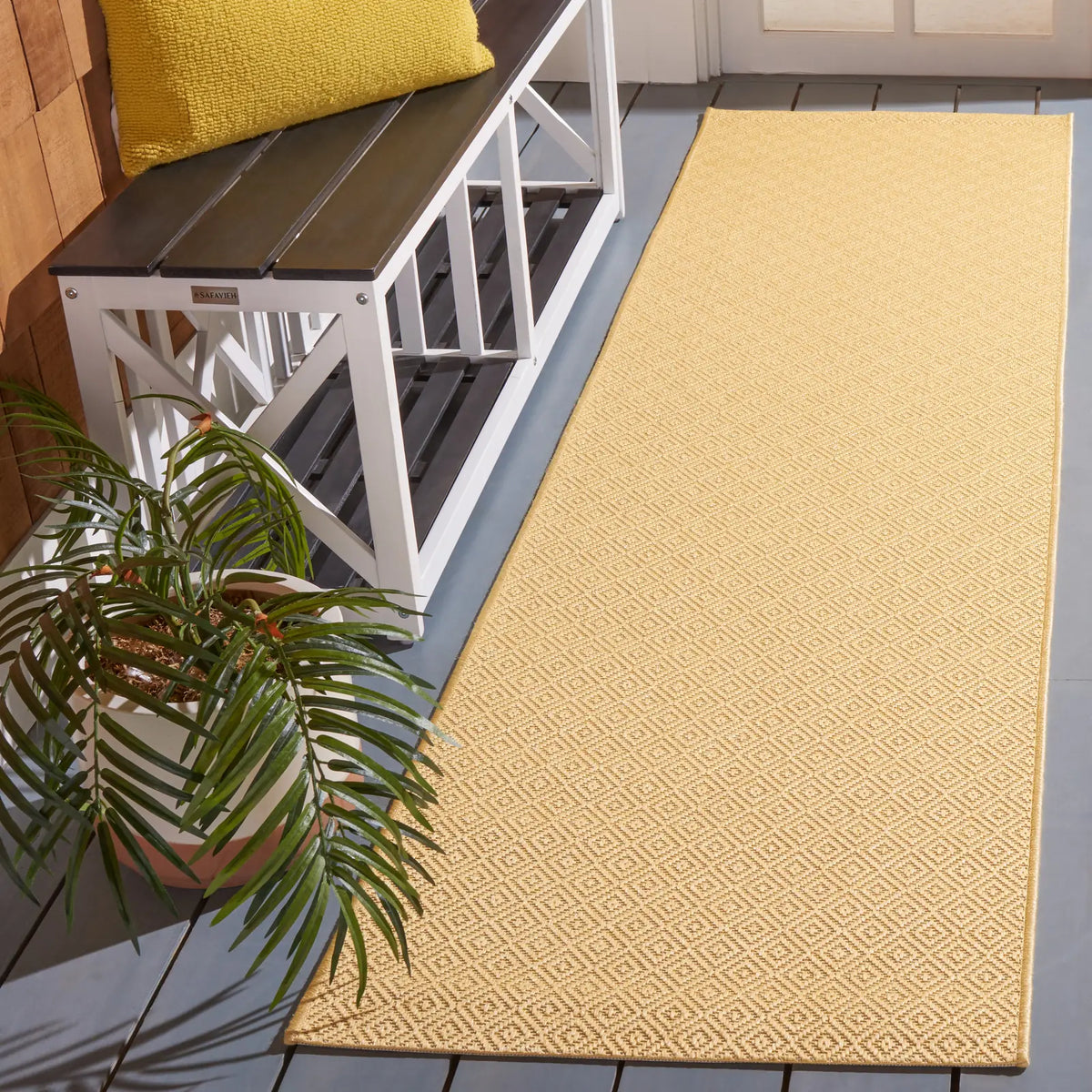 Safavieh Courtyard 2'-3" x 8'-0" Rug in Gold / Gold