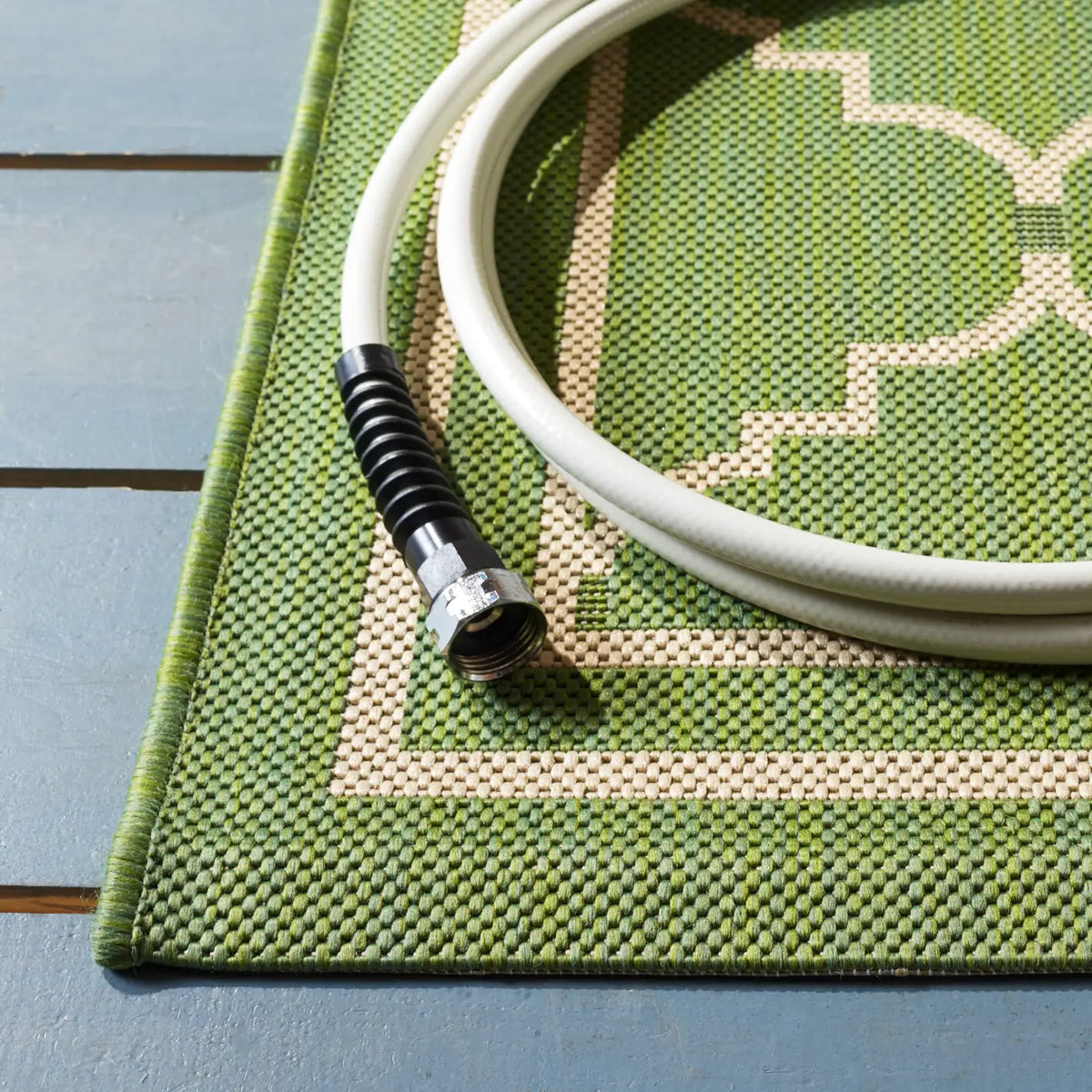 Safavieh Courtyard 4'-0" x 5'-7" Rug in Green / Beige