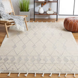 Safavieh Casablanca 4'-0" x 6'-0" Rug in Ivory / Grey