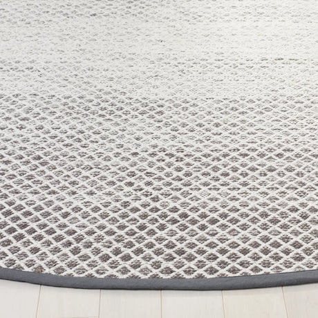 Safavieh Montauk 6'-0" x 6'-0" Rug in Light Grey / Ivory