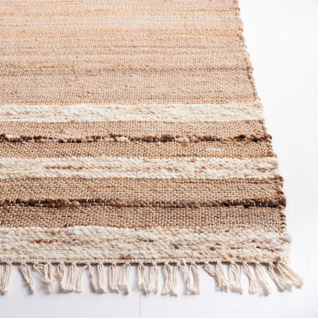 Safavieh Natura 4'-0" x 6'-0" Rug in Natural / Brown