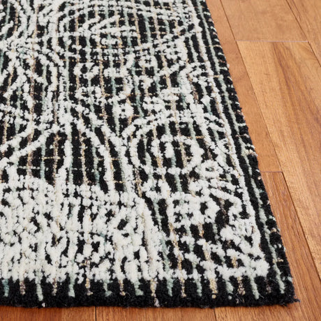 Safavieh Ebony 4'-0" x 6'-0" Rug in Black / Ivory