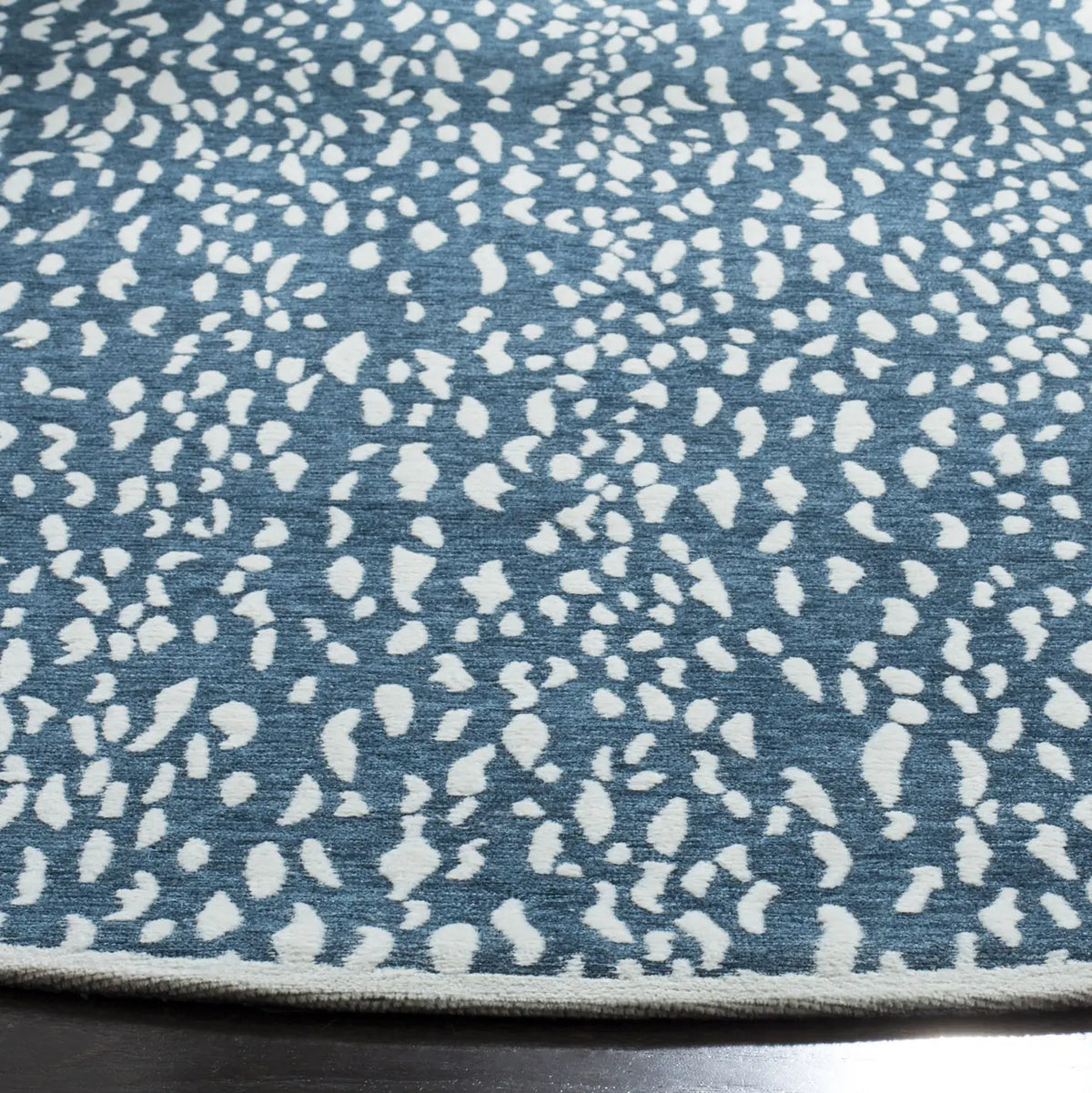 Safavieh Marbella 6'-0" x 6'-0" Rug in Blue / Ivory