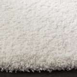 Safavieh Santa Monica Shag 6'-7" x 6'-7" Rug in White