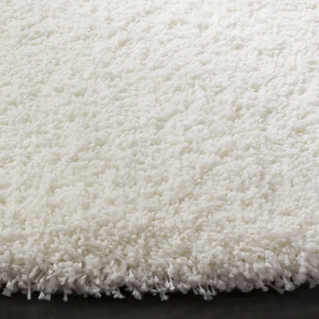 Safavieh Santa Monica Shag 6'-7" x 6'-7" Rug in White