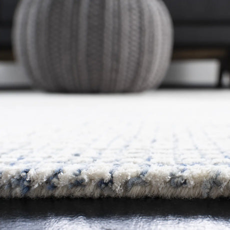 Safavieh Abstract 5'-0" x 8'-0" Rug in Ivory / Blue