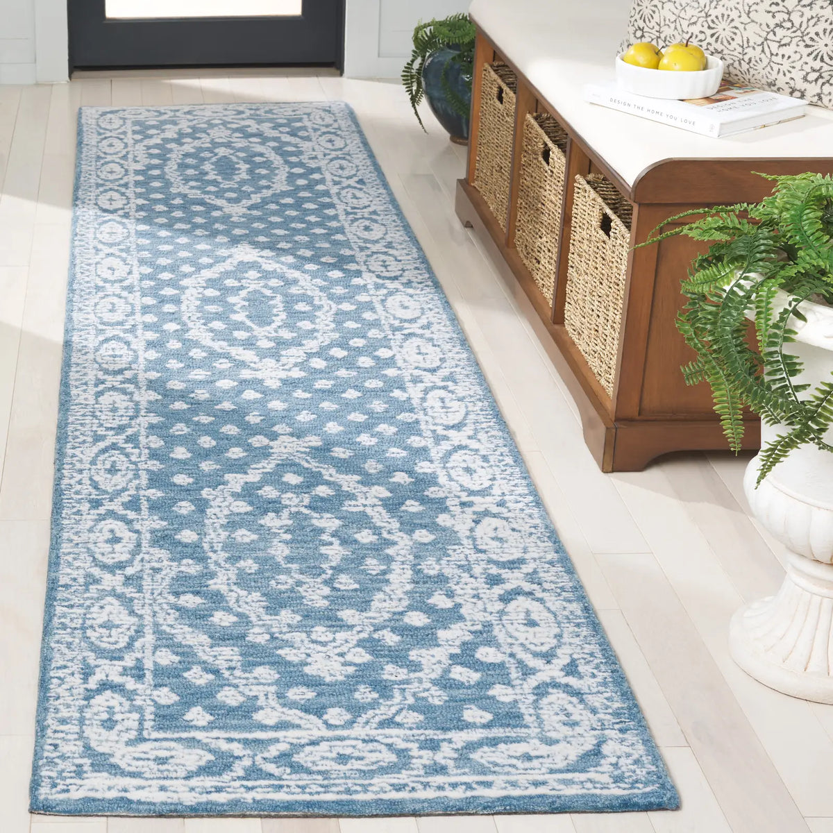 Safavieh Ebony 2'-3" x 9'-0" Rug in Ivory / Navy