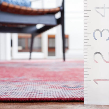 Safavieh Tucson 4'-0" x 6'-0" Rug in Red / Beige
