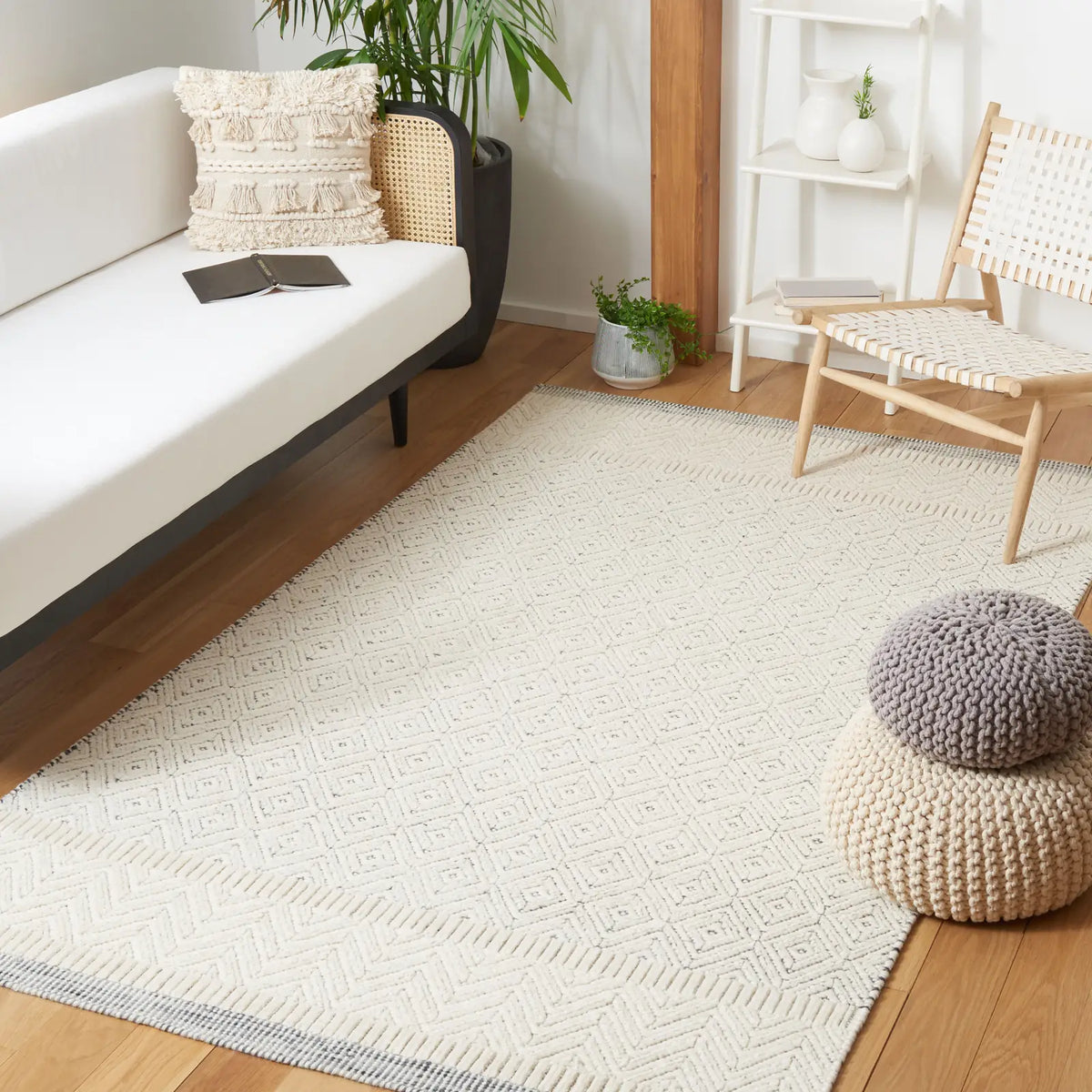 Safavieh Martha Stewart 4'-0" x 6'-0" Rug in Ivory