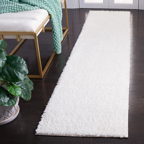 Safavieh Tahoe Shag 2'-0" x 9'-0" Rug in White