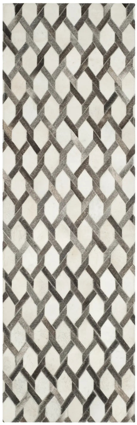 Safavieh Studio Leather 2'-3" x 7'-0" Rug in Ivory / Grey