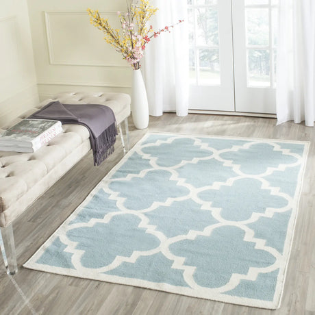 Safavieh Dhurries 4'-0" x 6'-0" Rug in Light Blue / Ivory