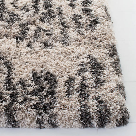 Safavieh Iceland Shag 4'-0" x 6'-0" Rug in Cream / Grey