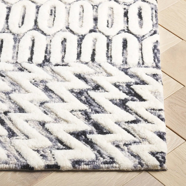 Safavieh Ebony 4'-0" x 6'-0" Rug in Ivory / Black