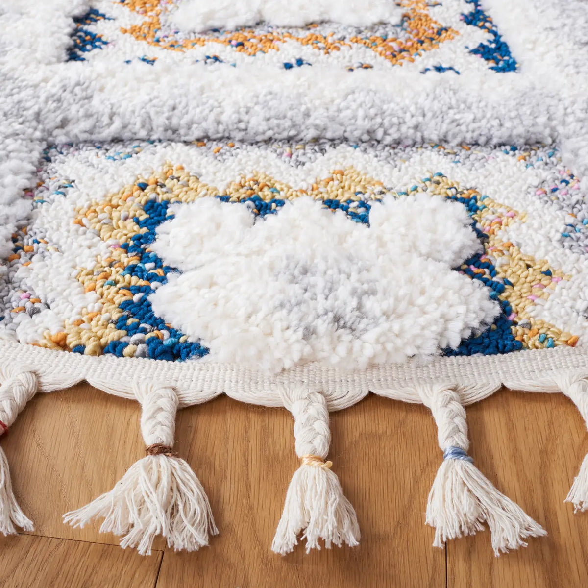 Safavieh Moroccan Fringe Shag 6'-7" x 6'-7" Rug in Grey / Ivory